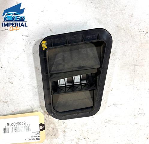 HYUNDAI 975102F200 Решетка вентиляции салона задняя правая в наличии Украина