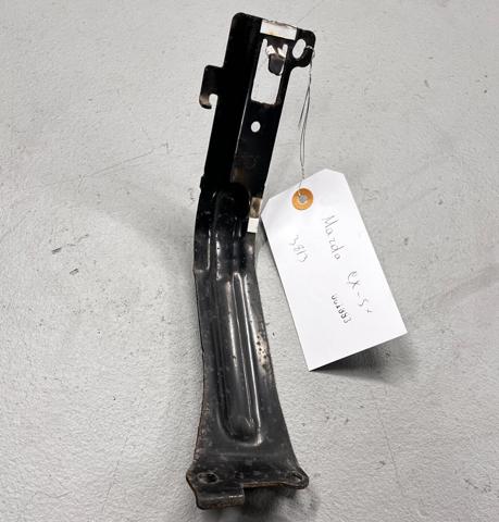 KB7W52B32A MAZDA Кронштейн бампера заднего левый купить в Винница