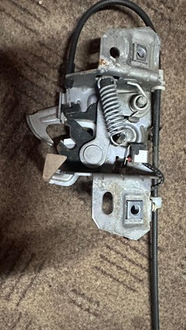 Запор капота (замок и привод замка капота) 30716529 VOLVO