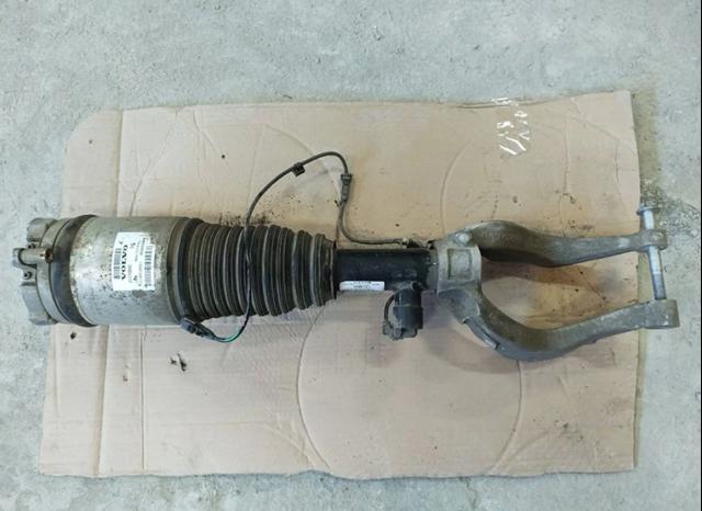 Стойка передняя левая 31476850 VOLVO