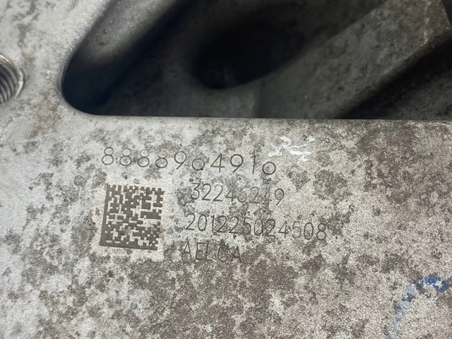 32246249 VOLVO Цапфа задняя левая купить в Ужгород