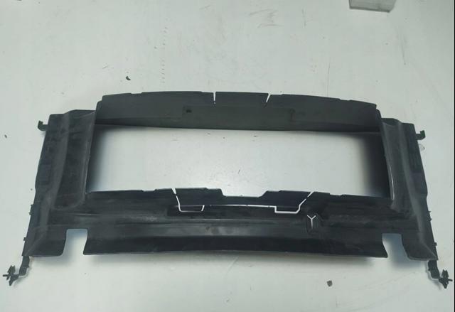 Нижний дефлектор радиатора 8054228 BMW