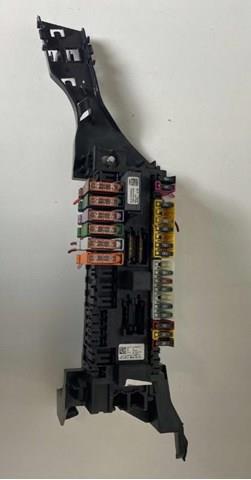 Панель предохранителей A1665402350 MERCEDES