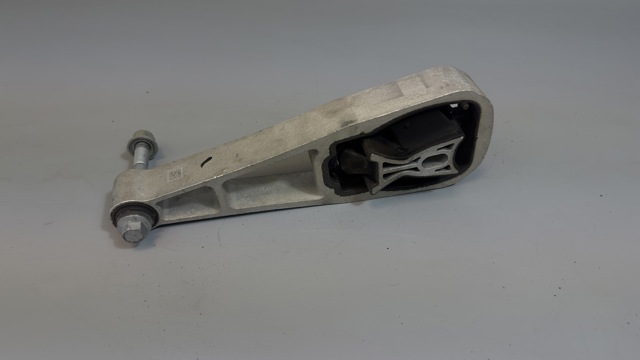 Подушка (опора) двигателя, правая верхняя K8D26P082AB LAND ROVER