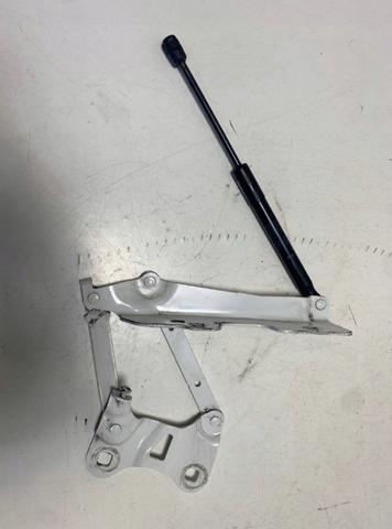 Правая петля капота  LR036583 LAND ROVER