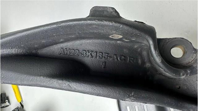 LR056468 LAND ROVER Цапфа (поворотный кулак) передний правый купить в Ровно