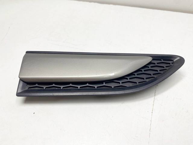 Молдинг крыла переднего правого LR058535 LAND ROVER