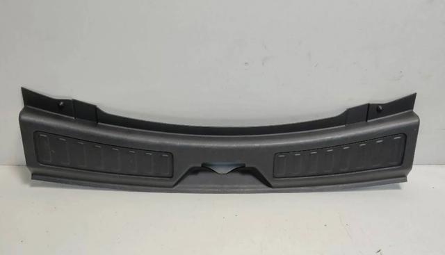 LR060584 LAND ROVER Облицовка задней панели багажника купить в Львов