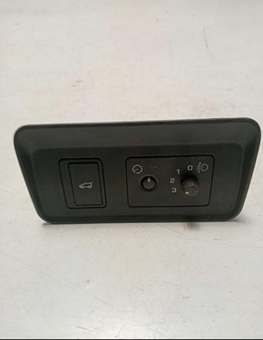 Переключатель света фар на "торпедо" LR060997 LAND ROVER