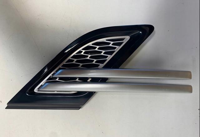 Молдинг переднего правого крыла LR062119 LAND ROVER