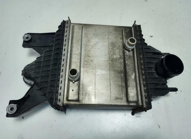 Радиатор интеркуллера LR062405 LAND ROVER