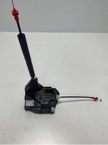 Замок двери задней левой LR063611 LAND ROVER