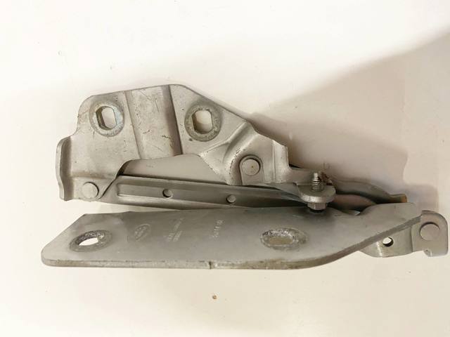 Завеса капота правая LR075405 LAND ROVER
