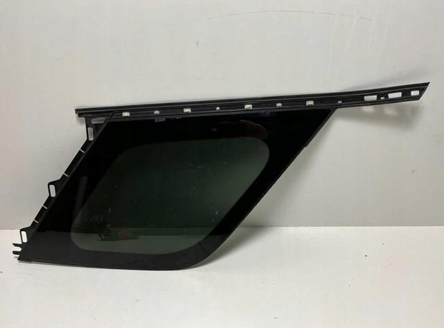 Стекло багажного отсека, правое LR078379 LAND ROVER