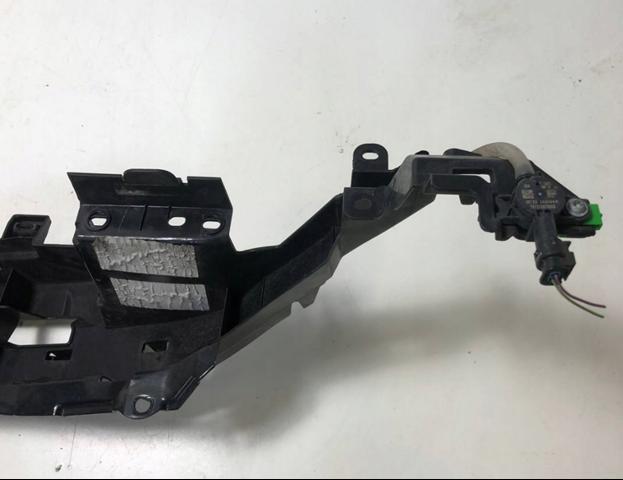 LAND ROVER LR084612 Кронштейн бампера переднего центральный в наличии Винница