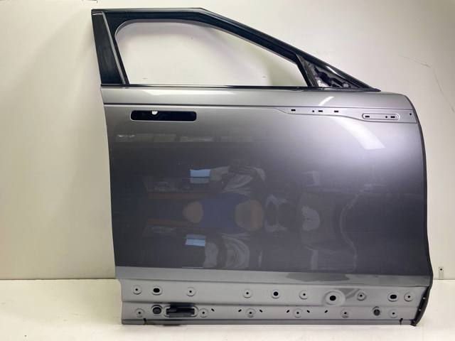 Пассажирская передняя дверь LR091717 LAND ROVER