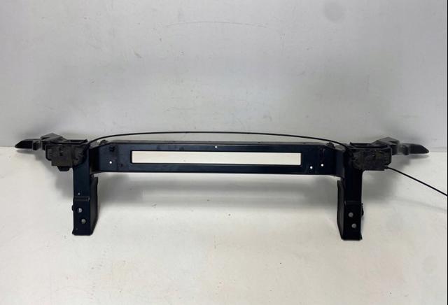 LR091872 LAND ROVER Верхняя рамка радиатора купить в Ужгород