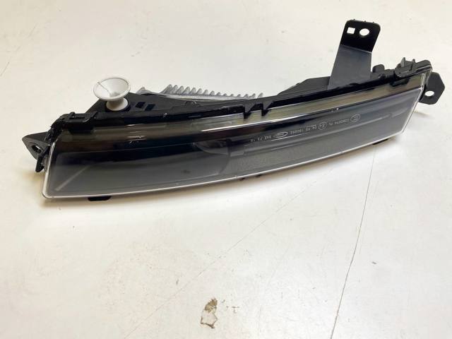 Туманка правая LR093416 LAND ROVER