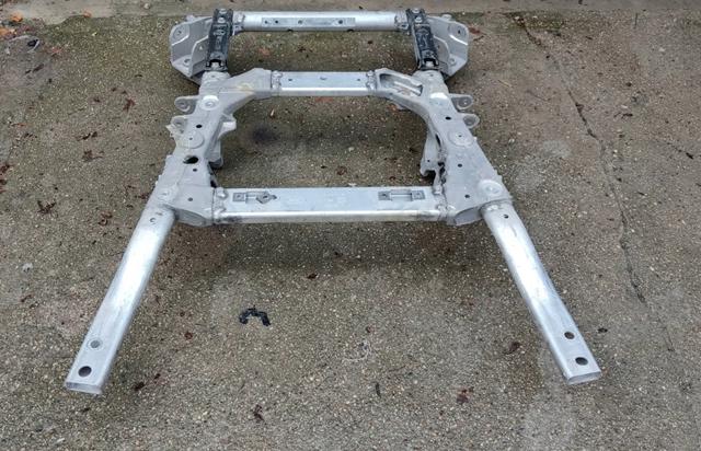 Подрамник передней подвески LR096500 LAND ROVER