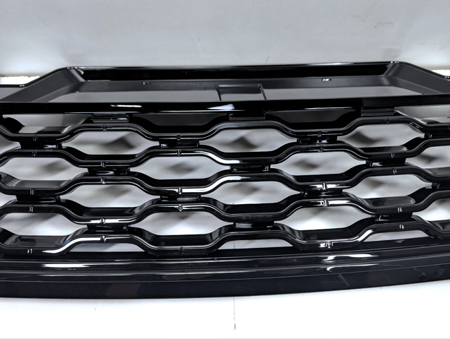 LR098747 LAND ROVER Решетка радиатора купить в Ужгород