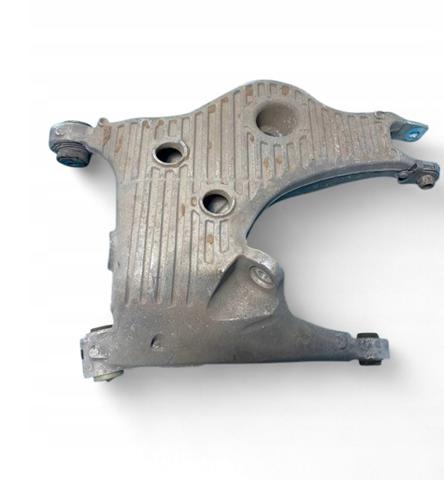 Рычаг задней подвески нижний, правый LR098771 LAND ROVER