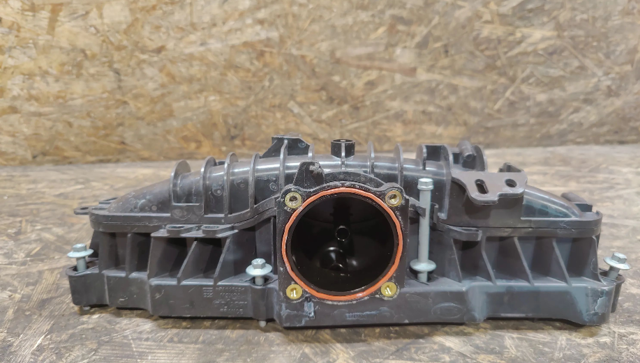 Впускной коллектор LR106371 LAND ROVER