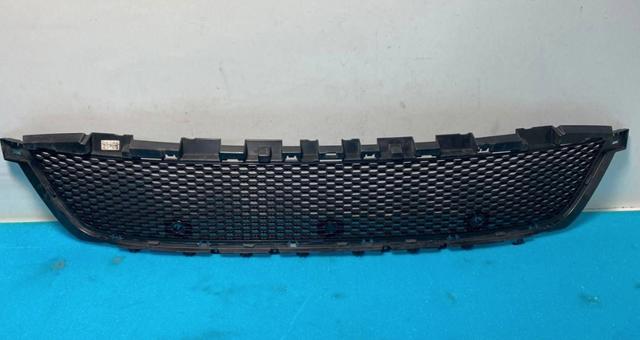 Решетка на бампер LR106782 LAND ROVER
