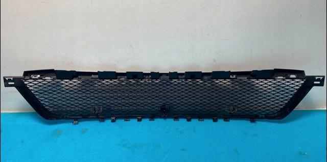 LR106782 LAND ROVER Решетка бампера купить в Запорожье
