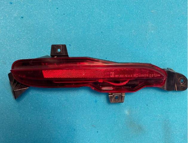 Противотуманнка задняя, правая LR108351 LAND ROVER