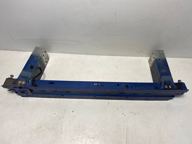 Шина бампера переднего LR110363 LAND ROVER