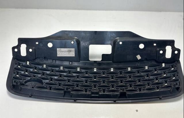 LR110606 LAND ROVER Решетка радиатора купить в Украина