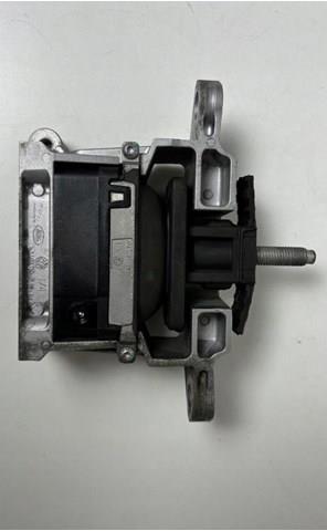 LR128245 LAND ROVER Подушка (опора) двигателя передняя купить в Житомир