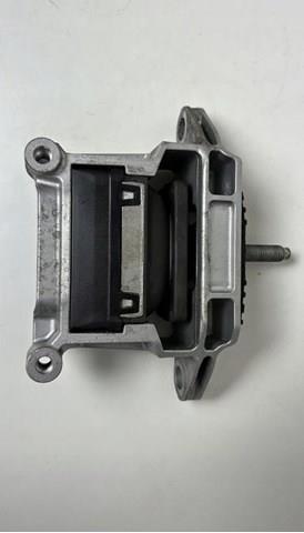 Передняя опора двигателя LR128245 LAND ROVER