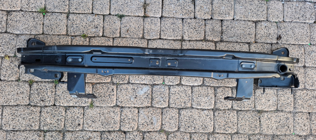 Шина бампера заднего LR128456 LAND ROVER