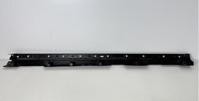 LR128586 LAND ROVER Накладка (молдинг) порога наружная правая купить в Чернигов
