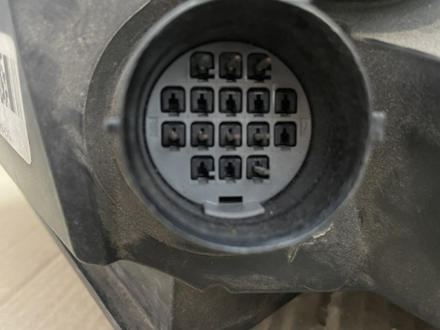 LAND ROVER LR137238 Правая фара в наличии Винница