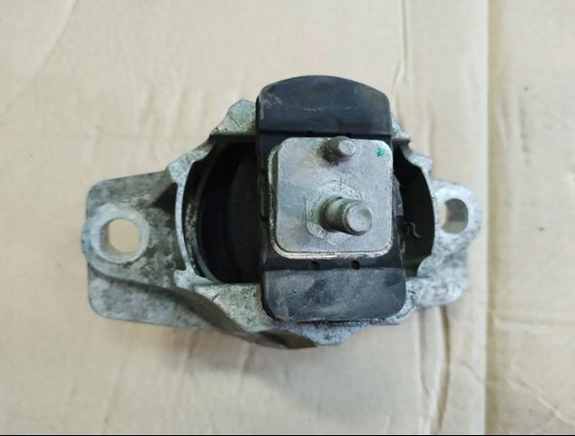 LR141387 LAND ROVER Подушка (опора) двигателя левая купить в Запорожье