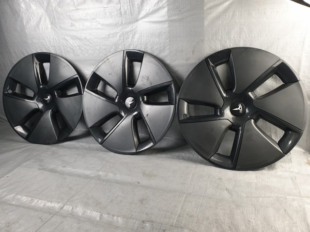Колпаки на диски 104427100A TESLA