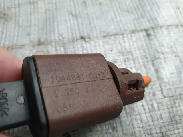 Датчик тормоза 104468100B TESLA