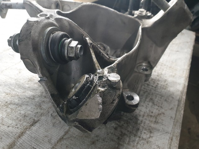 33306876651 BMW Цапфа (поворотный кулак) задний левый купить в Ровно