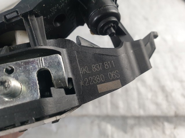 4KL837811 VAG Держатель наружной ручки двери передней левой купить в Сумы