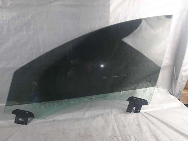 Окно (передней двери) двери 600654700E TESLA