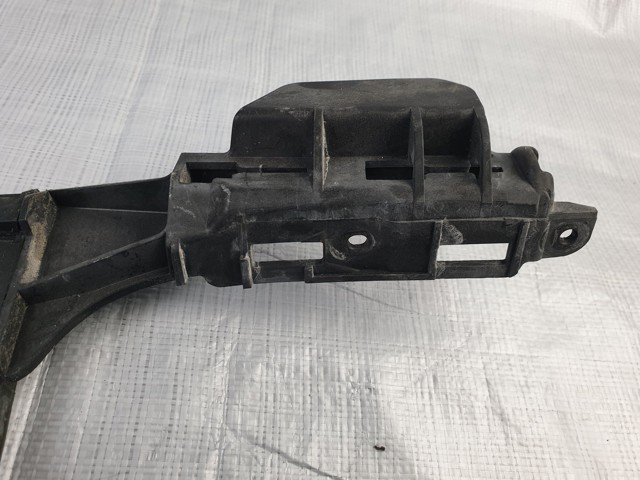 8T0807889 VAG Направляющая заднего бампера левая купить в Полтава