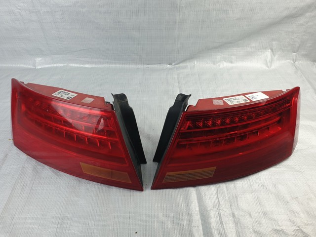 Задняя левая внешняя фара 8T0945095J VAG