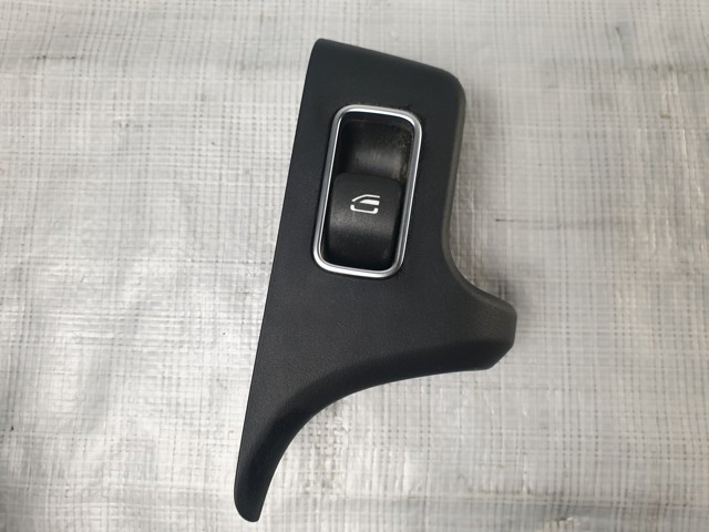 Кнопка стеклоподъемника передняя правая A1679050201 MERCEDES