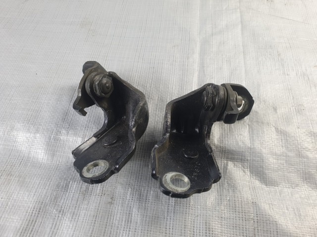 DS7Z5426810B FORD Петля двери задней правой купить в Ирпень