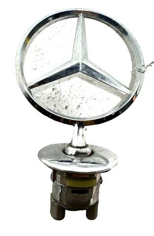 Emblema da capota 2218800086 Mercedes