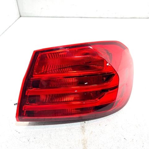 Lanterna traseira direita externa 63217296100 BMW