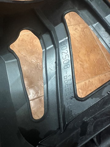 BMW 51117302508 Кронштейн крепления противотуманной фары правой в наличии Харьков