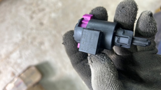 Выключатель стоп-сигнала (жабка) Audi A8 D3